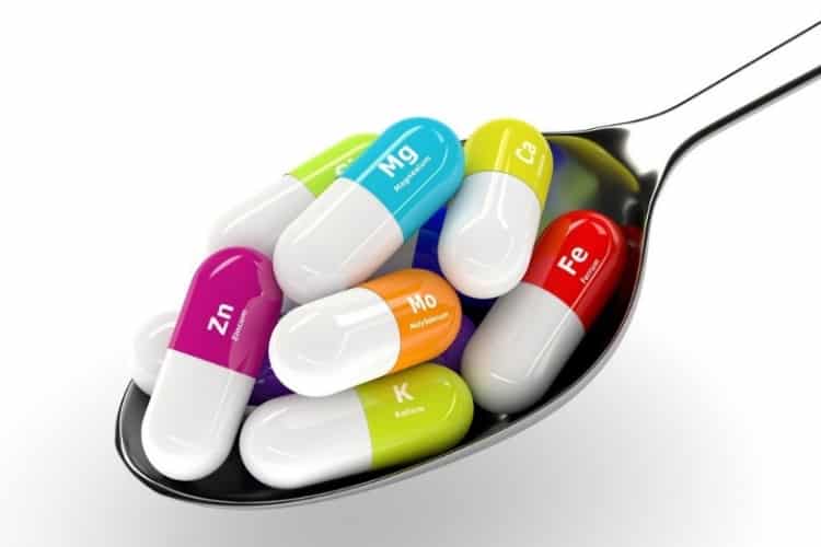 3d rendering of dietary supplements on spoon 3d rendering of dietary supplements on spoon
