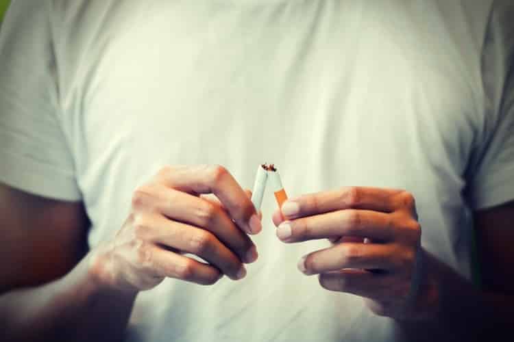 The man use hands breaking down cigarettes