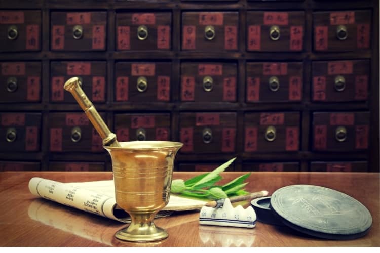 Eucommia bark (Du Zhong) is a foundational herb in Traditional Chinese Medicine for kidney essence and male vitality