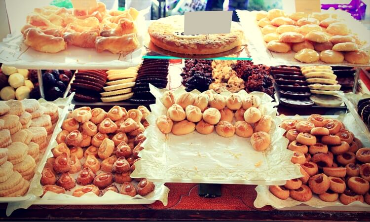 Refined sugar and white bread, foods that disrupt insulin and indirectly affect SHBG
